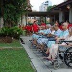 PCare_StudenstGAtherWithPateintsInGarden_DSC_1112