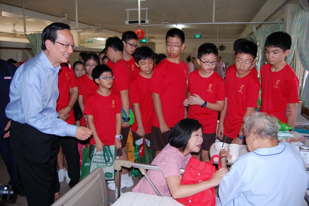宏文学校之关怀项目2013