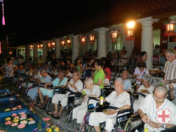 Kwong Wai Shiu Hospital “Light a Lantern, Warm a Heart”