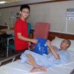 PCare_StudentDistributingGoodieBag2_DSC_1146