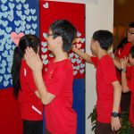 PCare_StudentsPutUpMsg1_DSC_1094