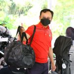 3-Our-golfer-making-his-way-to-the-golf-course-after-collecting-his-goodie-bag