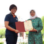 President Halimah Yacob presenting a certificate of appreciation to Kallang Polyclinic (National Healthcare Group Polyclinics)