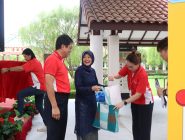 Minister of State Rahayu Mahzam with a one-of-a-kind upcycled tote bag